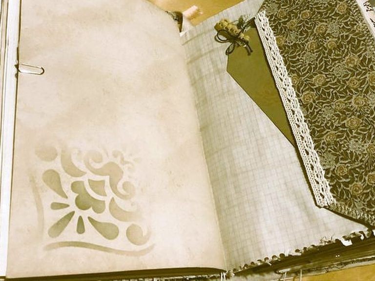 junk-journal-vintage-fait-main-pages-decorees-pochoir-dentelle-ephemera-papiers-anciens-carnet-creatif-album-collage-French-Flair-France